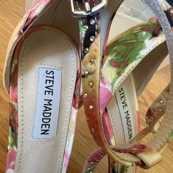 Steve Madden Shawna Floral - Picture 3 of 6